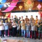 Pejabat Forum Komunikasi Perangkat Daerah dan juga pengurus IPERINDO Kepri foto bersama usai acara Gong Xi Fa Cai di Citra Kebun Wisata Sagulung, Selasa (11/2/2025). Matapedia6.com/Dok Humas Polda