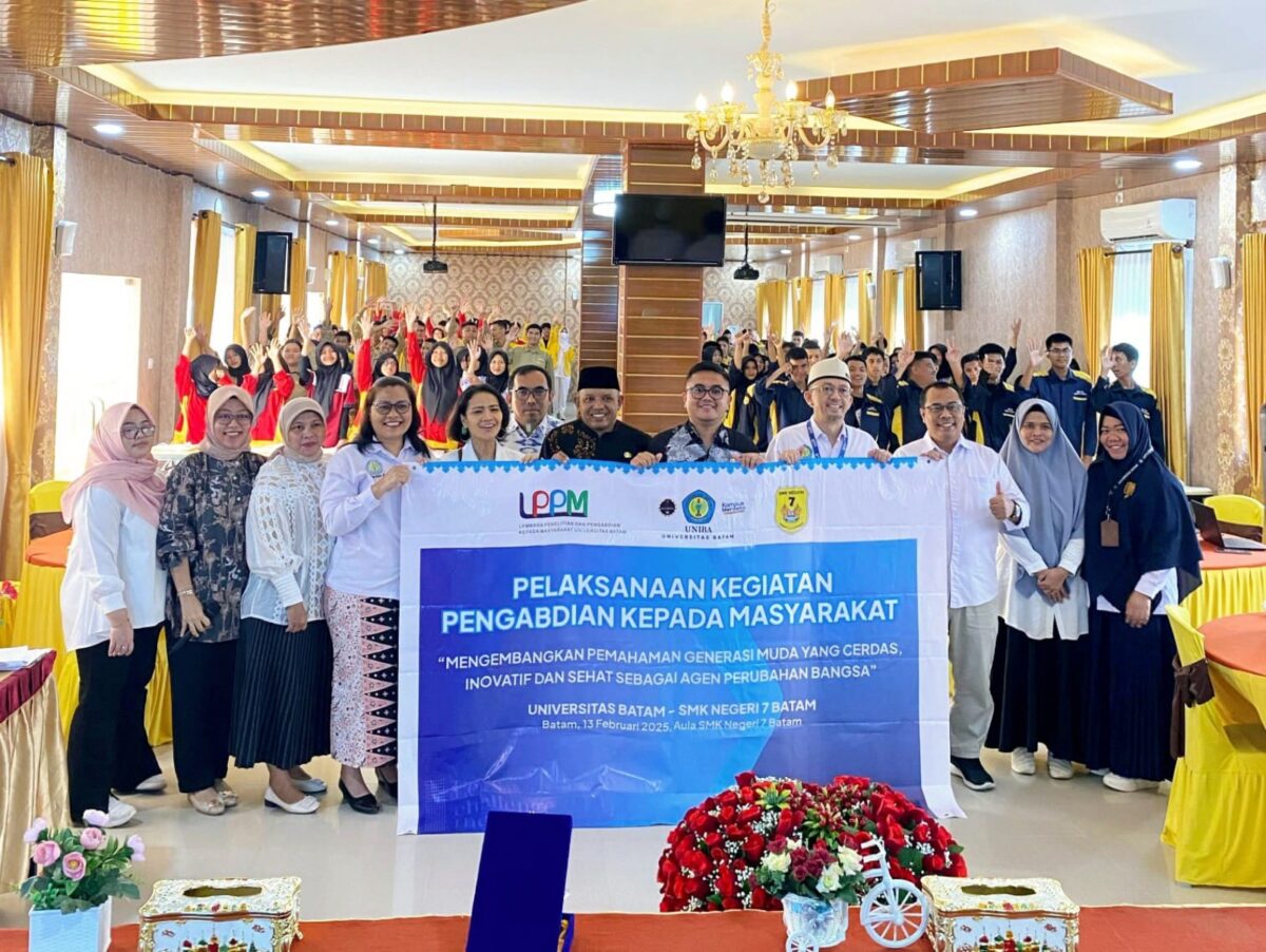 Uniba bersama SMK 7 Negeri Batam. Foto:Dok/Agus