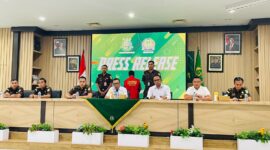 Kepala Kejaksaan Negeri Batam ekspos tangkapan buronan penggelapan uang CPMI, Selasa (18/2). Foto:El/matapedia