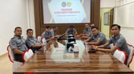 Kalapas Batam bersama jajaran mengikuti arahan Dirjenpas melalui virtual, Senin (17/2). Foto:Dok/Lapas