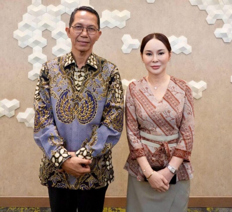 Kepala BP Batam Amsakar dan Li Claudia. Foto:Humas BP Batam