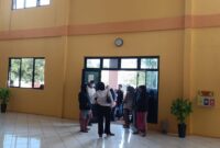 Ratusan calon pekerja yang tertipu oleh dua oknum saat mendatangi Polsek Batam Kota, Sabtu (22/2/2025) lalu. Matapedia6.com/Istimewa
