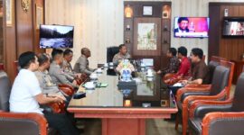 Kapolda Kepri Irjen Pol Asep Syafrudin terima kunjungan silaturahmi dari BI Kepri di ruang kerjanya, Mapolda Kepri, Nongsa, Selasa (25/2/2025). Matapedia6.com/ Dok Humas Polda
