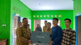 Panitia HPN serahkan bantuan internet. Foto:Dok/Ist