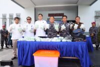 Kepala Staf Angkatan Laut (Kasal) Laksamana TNI Dr. Muhammad Ali pimpin konferensi pers pengungkapan kasus penyelundupan 60 ribu pil ekstasi dari Malaysia ke Indonesia, Rabu (26/2/2025). Matapedia6.com/Dok Lanal Batam