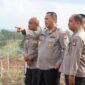 Kapolda Kepri Irjen Pol Asep Syafrudin saat meninjau lokasi lahan pertanian binaan Polda Kepri di Teluk Mata Ikan, Rabu (26/2/2025). Matapedia6.com/ Dok Humas Polda