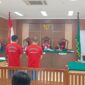 Terdakwa Fandias dan rekannya saat dengar vonis di Persidangan Pengadilan Negeri Batam, Kamis (27/2). Foto:Yuyun/matapedia