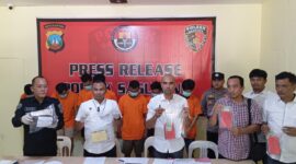 Polsek Sagulung rilis kasus penggelapan dengan modus tipu muslimat demi kecanduan judi, Senin (3/2). Foto:matapedia