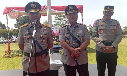 Mantan Kapolda Kepri Irjen Pol Yan Fitri Halimansyah saat memberikan sepatah kata di acara serah terima tugas kepada Kapolda Baru Brigjen Pol Yan Fitri Halimansyah, Senin (3/2/2025). Matapedia6.com/ Luci