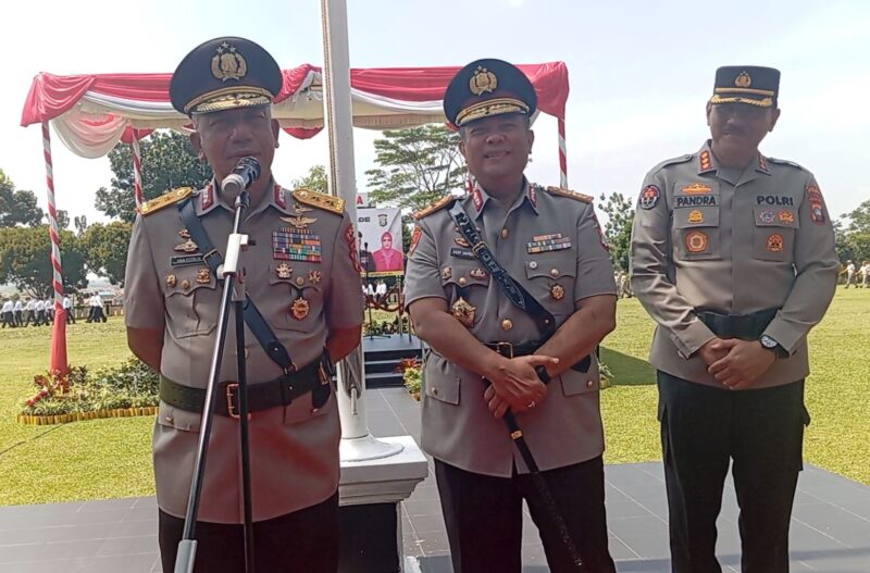 Mantan Kapolda Kepri Irjen Pol Yan Fitri Halimansyah saat memberikan sepatah kata di acara serah terima tugas kepada Kapolda Baru Brigjen Pol Yan Fitri Halimansyah, Senin (3/2/2025). Matapedia6.com/ Luci