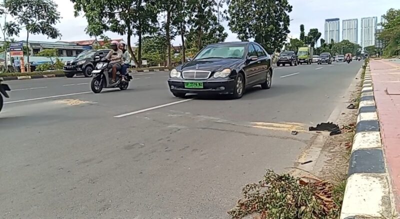 Lokasi kecelakaan di Jalan Ahmad Yani Batam Centre yang viral di Media Sosial di Kota Batam, Minggu (9/2/2025). Matapedia6.com/ Luci
