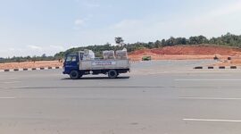 Kondisi bundaran Raja Hamidah di siang hari, jalan lebar dan mulus, namun belum ada lampu jalan, Sabtu (15/2/2025) Matapedia6.com/Luci