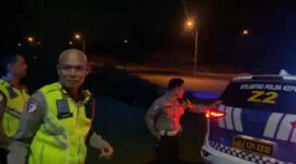 Ditlantas Polda Kepri bersama bersama unit lain saat melakukan razia balap liar di beberapa titik di Kota Batam, Minggu (16/2/2025).