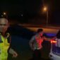 Ditlantas Polda Kepri bersama bersama unit lain saat melakukan razia balap liar di beberapa titik di Kota Batam, Minggu (16/2/2025).