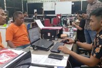 Tukang Rekap dan pemain judi togel yang ditangkap Jatanras Polresta Barelang di Batam, Rabu (19/2/2025) lalu saat menjalani penyidikan di unit Jatanras, Jumat (21/2/2025). Matapedia6.com/Luci