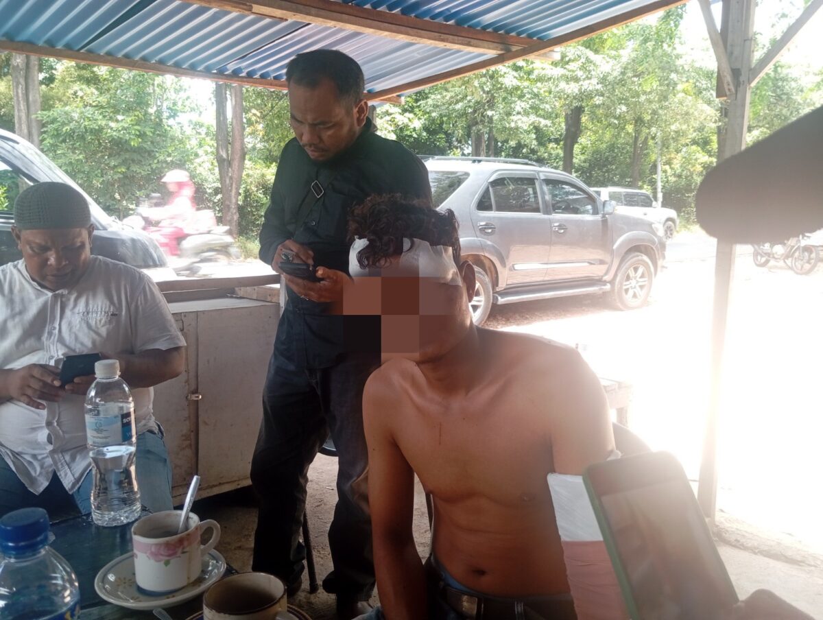 Bagus Harahap saat diwawancarai wartawan di Polsek Batu Aji, Senin (24/2). Foto:Rega/matapedia