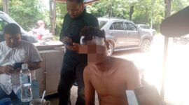 Bagus Harahap saat diwawancarai wartawan di Polsek Batu Aji, Senin (24/2). Foto:Rega/matapedia