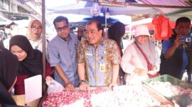 Tim Satgas Pangan Polda Kepri bersama Dinas Perindustrian dan Perdagangan (Disperindag) Kota Batam turun langsung ke Pasar Tos 3000, Jodoh, pada Kamis (27/2/2025). Matapedia6.com/Luci