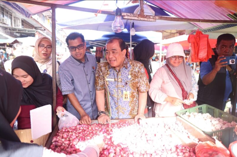 Tim Satgas Pangan Polda Kepri bersama Dinas Perindustrian dan Perdagangan (Disperindag) Kota Batam turun langsung ke Pasar Tos 3000, Jodoh, pada Kamis (27/2/2025). Matapedia6.com/Luci