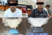 Dua calon penumpang serta barang bukti yang diamankan polisi dari dua pelaku, Rabu (5/2/2025). Matapedia6.com/Dok Humas Polda