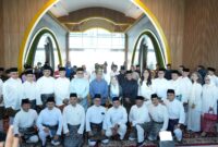 Kepala BP Batam dan Wakil Kepala BP Batam disambut pejabat BP Batam saat tiba di Bandara Hang Nadim, Sabtu (1/3) pagi. Foto;Dok/Humas BP