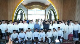 Kepala BP Batam dan Wakil Kepala BP Batam disambut pejabat BP Batam saat tiba di Bandara Hang Nadim, Sabtu (1/3) pagi. Foto;Dok/Humas BP