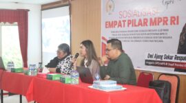 Anggota DPD RI/MPR RI Dwi Ajeng Sekar Respaty saat memberikan kata sambutan  dihadapan masyarakat Batam dalam sosialisasi Empat Pilar MPR RI di Batam Center, Kota Batam, Jumat (28/2/2025). Matapedia6.com/Dok DPD RI