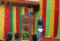 Amsakar dan Li Claudia saat sambutan pertama di DPRD Batam, Senin (3/3). Foto:Dok/Ist