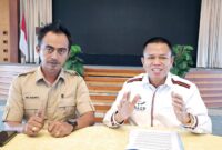 Ady Indra Pawennari baju kemeja putih. Foto;Dok/PWI Kepri