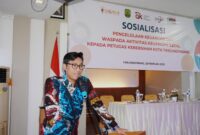 Kepala OJK Kepri Sinar memberikan sambutan di acara kebersihan di Tanjungpinang beberapa hari lalu. Foto:Dok/OJK