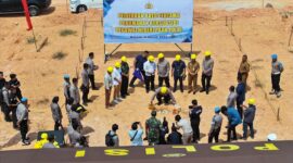 Kapolda Kepri melakukan peletakan batu pertama pembangunan rumah subsidi bagi personel Polri di Kepri, Rabu (5/3/2025). Matapedia6.com/Dok Humas Polda