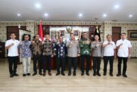 Jajaran PLN Batam bersama Kapolda Kepri Irjen Pol Asep saat audensi, Rabu (5/3). Foto:Dok/Humas Polda