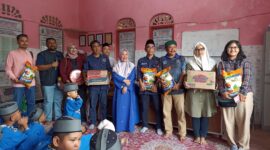 PWI Kepri salurkan bantuan sembako, Jumat (7/3). Foto:Dok/PWI