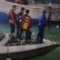 Tim SAR gabungan evakuasi sopir mobil yang terjun ke laut, Sabtu (8/3). Foto;Dok/SAR