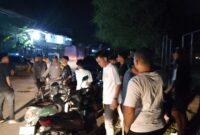 Anggota Polsek Batam Kota saat mendatangi salah satu lokasi yang sering menjadi titik kumpul anak muda di malam hari, Sabtu (8/3/2025). Matapedia6.com/Dok Polsek