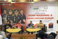 Kepala Kejaksaan Negeri Batam, I Ketut Kasna Dedi dan Hakim Pengadilan Negeri Batam Vabiannes Stuart Watimena dalam seminar Kejaksaan Goes to Campus di Universitas Internasional Batam, Rabu (12/3). Foto:Kasubsi A Bidang Intelijen Kejaksaan Negeri Batam Aditya Syaummil Patria. 