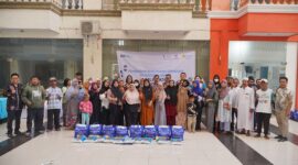 PLN Batam salurkan peket sembako dalam program Ramadan. Foto:Ist