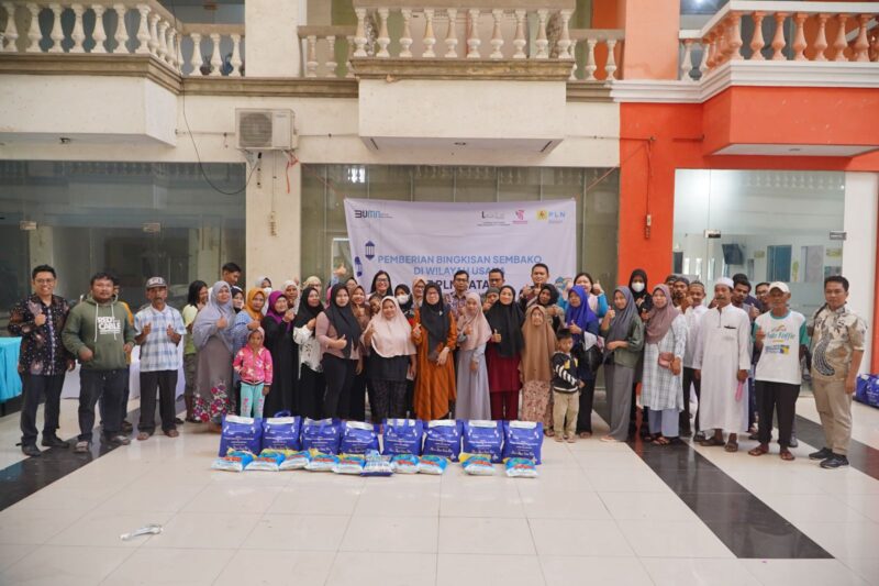 PLN Batam salurkan peket sembako dalam program Ramadan. Foto:Ist