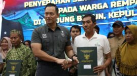 Menko AHY bersama warga Rempang, Selasa (18/3). Foto:Dok/Ist