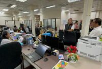 Tim penyidik Ditreskrimsus Polda Kepri saat melakukan penggeledahan di salah satu ruangan di Gedung BP Batam, Rabu (19/3/2025). Matapedia6.com/Dok Humas Polda