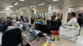 Tim penyidik Ditreskrimsus Polda Kepri saat melakukan penggeledahan di salah satu ruangan di Gedung BP Batam, Rabu (19/3/2025). Matapedia6.com/Dok Humas Polda