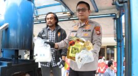 Kapolresta Barelang Kombes Pol H Ompusunggu saat melakukan pemusnahan narkotika jenis sabu menggunakan mesin khusus, Jumat (21/3/2025). Matapedia6.com/Dok Humas Polresta