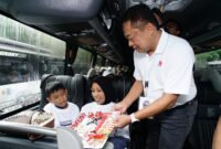 Direktur Utama Telkom Ririek Adriansyah saat Seremoni pelepasan keberangkatan para peserta Mudik Bersama BUMN 2025 di Gelora Bung Karno (GBK), Jakarta, pada Kamis (27/3). Foto:Telkom