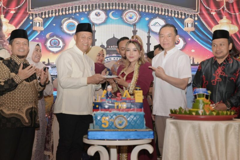 Lisa bersama dengan pemko serta pejabat pemerintah lainnya di Anniversary PLG ke 5 beberapa hari lalu. Foto:Dok/Ist