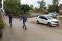 Anggota unit Reskrim Polresta Barelang dan juga Polsek Sekupang saat mendatangi TKP untuk mencari bukti-bukti yang bisa mengarah kepada pelaku, Kamis (7/3/2025).Matapedia6.com/Luci