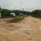 Kondisi jalan menuju Marina Raya dari arah Sei Temiang, jalan ini belum pernah diaspal maupun di semenisasi pemerintah, setiap kali hujan tanah jadi lumpur, Minggu (9/3/2025). Matapedia6.com/ Istimewa