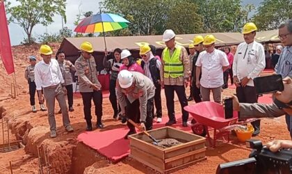 Kapolda Kepri Irjen Pol Asep Syafrudin bersama dinas terkait dan juga pihak pengembang melakukan peletakan batu pertama pembangunan Dapur Satuan Pelayanan Pemenuhan Gizi (SPPG) di Lingkungan Polda Kepri, Rabu (12/3/2025). Matapedia6.com/ Luci