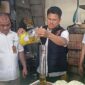 Disperindag dan Polresta Barelang Cek takaran minyak kita di beberapa pasar di Batam, pastikan isi takaran sesuai dengan yang tertera di dalam kemasan, Rabu (12/3/2025). Matapedia6.com/ Luci