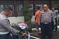 Kasatlantas Polresta Barelang AKP Afiditya saat memberikan keterangan kepada awak media mengenai penahanan supir mobil Luxio yang menewaskan AKBP Roro Arikawati Kusumaningdyah, perwira menengah Polda Kepri, Kamis (13/3/2025). Matapedia6.com/Luci
