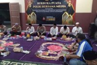 Kapolda Kepri bersama pejabat utama Polda Kepri buka puasa bersama insan pers dan juga anak panti asuhan di Pondok Pesantren Al-Ustmaniyah, Dapur 12 Sagulung Kota Batam, Kamis (13/3/2025). Matapedia6.com/Luci